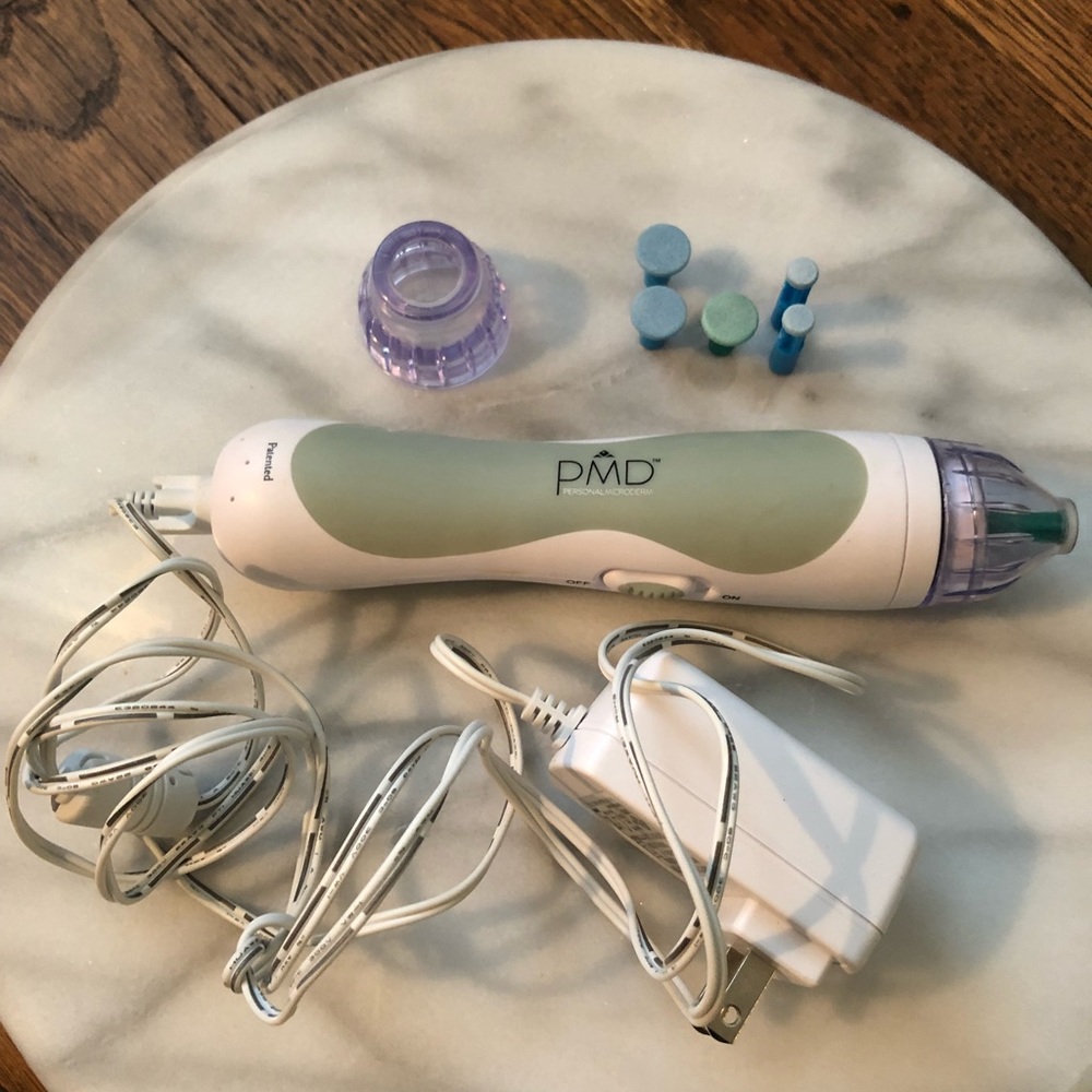 Personal Microdermabrasion Device with Charger